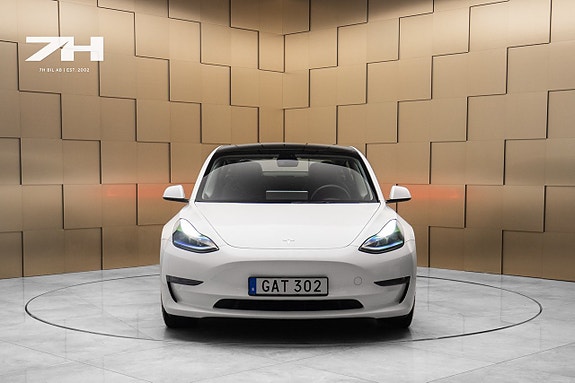 Tesla Model 3 8 of 17