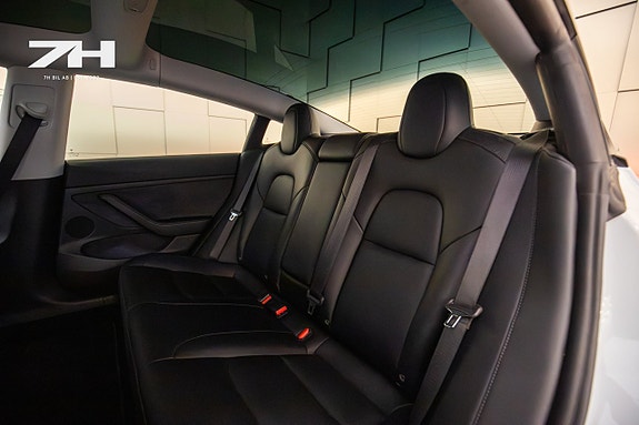 Tesla Model 3 16 of 17