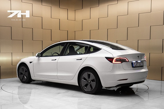 Tesla Model 3 3 of 17
