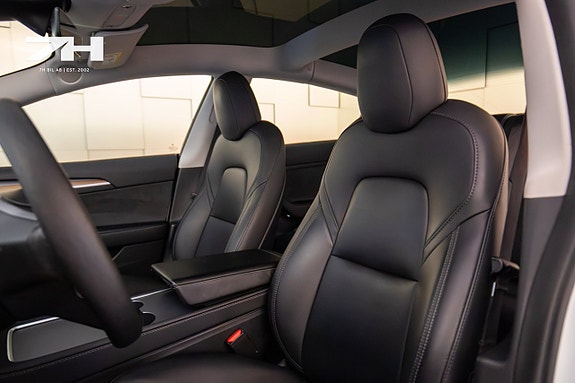 Tesla Model 3 14 of 17