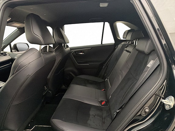 Toyota RAV4 16 of 29