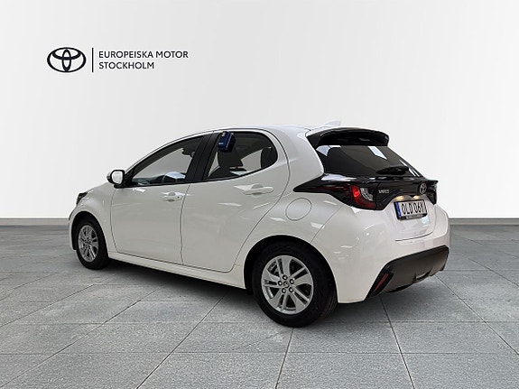 Toyota Yaris 2 of 13