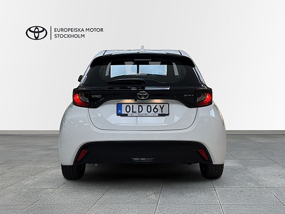 Toyota Yaris 4 of 13