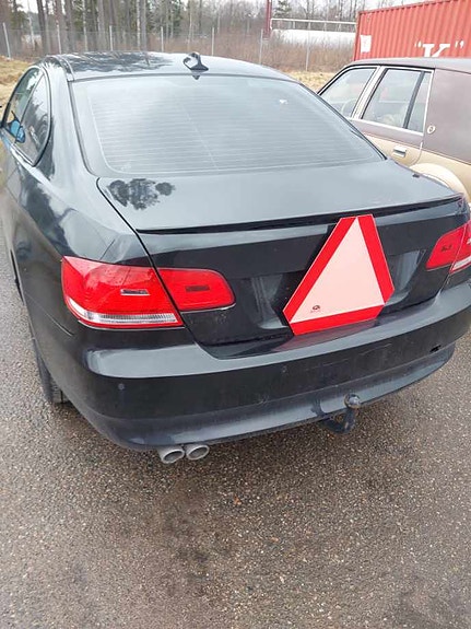 BMW 330xd 2 of 7