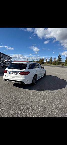 Mercedes-Benz C220 3 of 7
