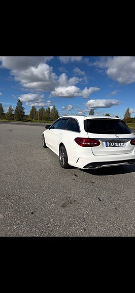 Mercedes-Benz C220 4 of 7