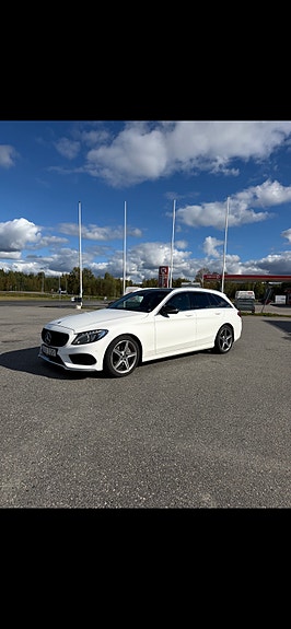 Mercedes-Benz C220 2 of 7