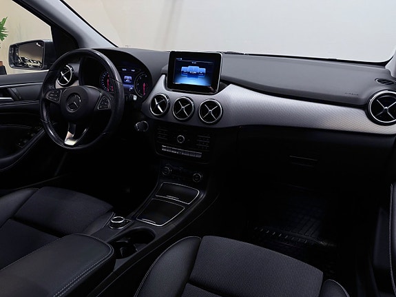 Mercedes-Benz B200 d 12 of 23