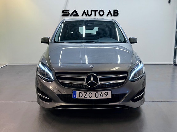 Mercedes-Benz B200 d 3 of 23