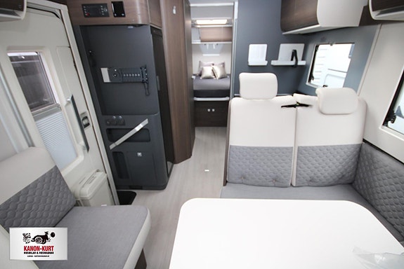 Adria Matrix Supreme 670 SC 2 of 15