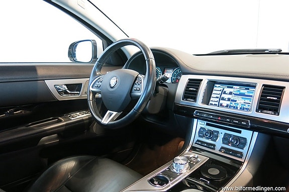 Jaguar XF 9 of 19