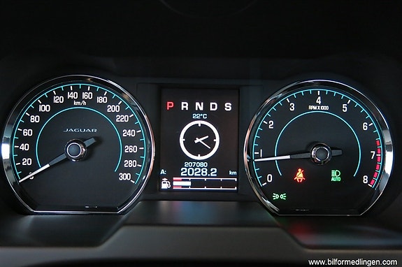 Jaguar XF 13 of 19