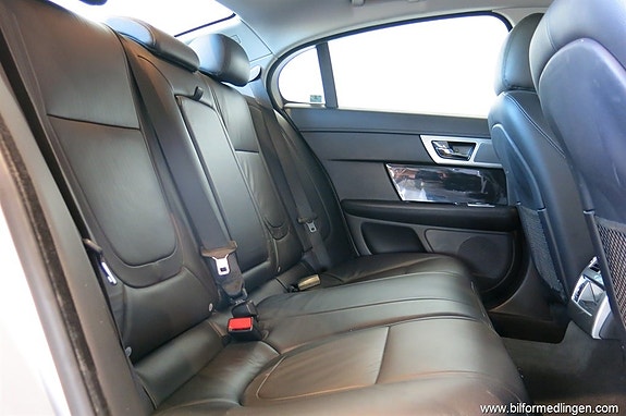 Jaguar XF 17 of 19