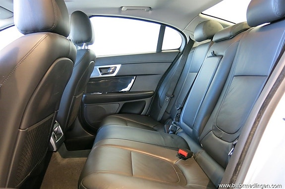Jaguar XF 8 of 19