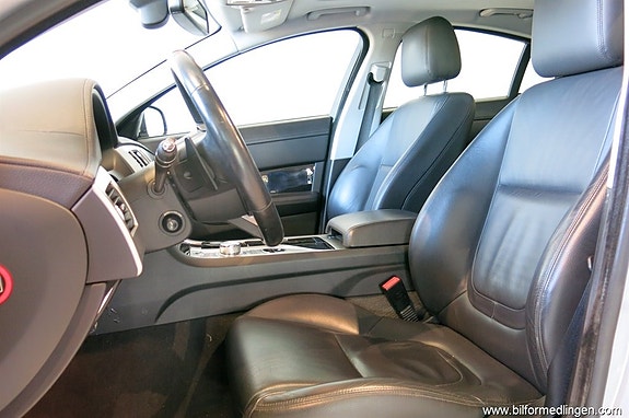 Jaguar XF 7 of 19