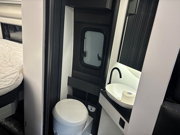 Adria TWIN 640 SGX SUPREME "TOPPUTRUSTAD" 8 of 13