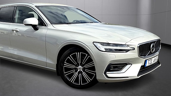 Volvo V60 2 of 30