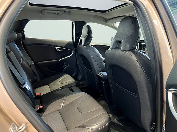Volvo V40 Cross Country 6 of 9