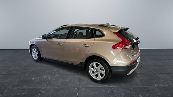 Volvo V40 Cross Country 3 of 9