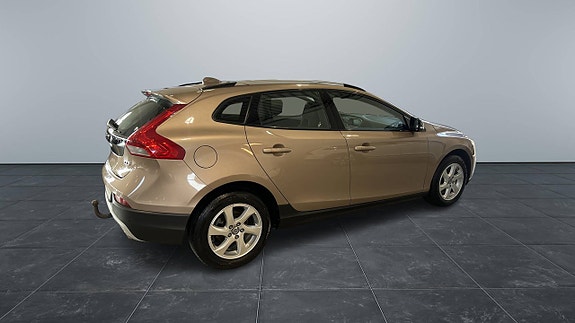Volvo V40 Cross Country 4 of 9