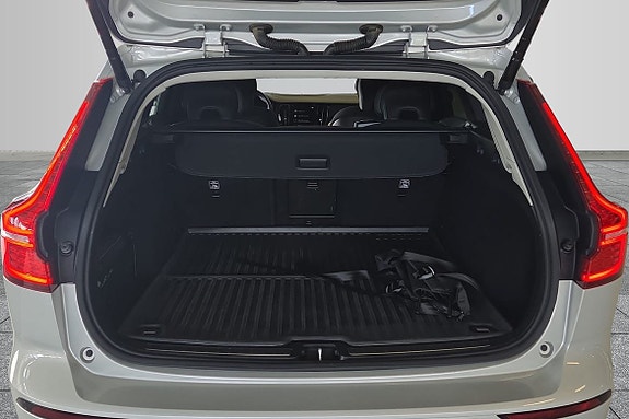 Volvo V60 Cross Country 9 of 15