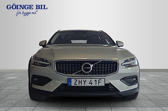 Volvo V60 Cross Country 3 of 15