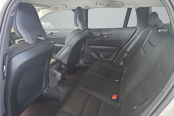 Volvo V60 Cross Country 11 of 15