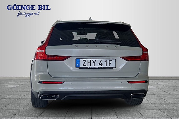 Volvo V60 Cross Country 7 of 15