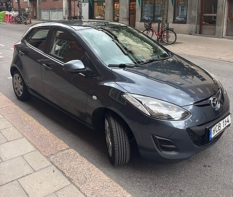 Mazda 2 4 of 15