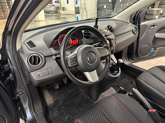 Mazda 2 9 of 15