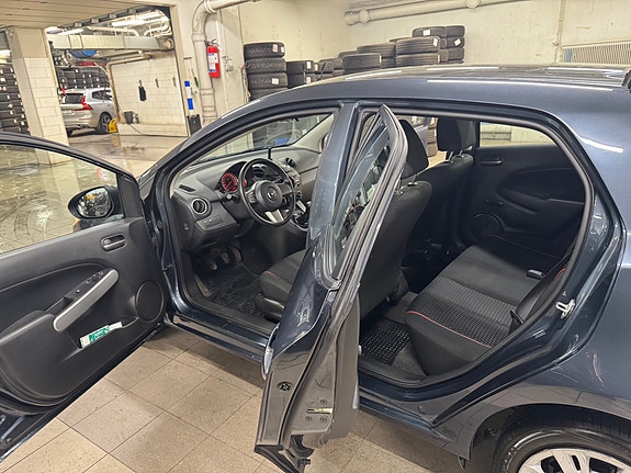 Mazda 2 12 of 15