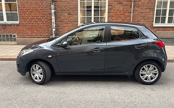 Mazda 2 3 of 15