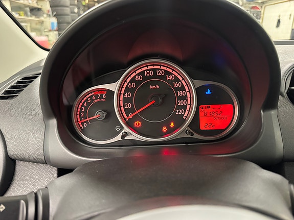 Mazda 2 11 of 15