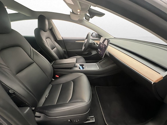 Tesla Model 3 26 of 30