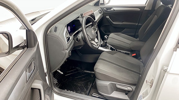 Volkswagen T-Roc 8 of 13