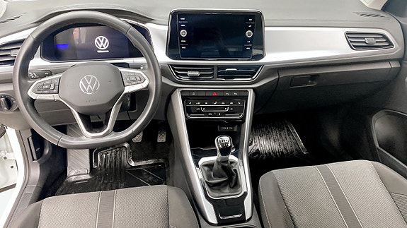 Volkswagen T-Roc 10 of 13