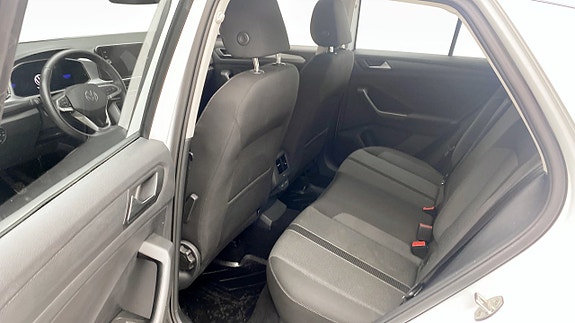 Volkswagen T-Roc 11 of 13