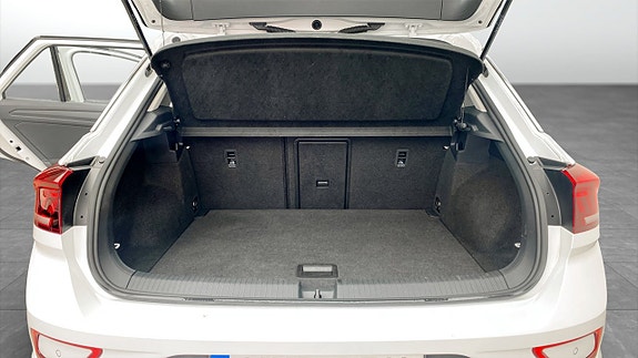 Volkswagen T-Roc 12 of 13