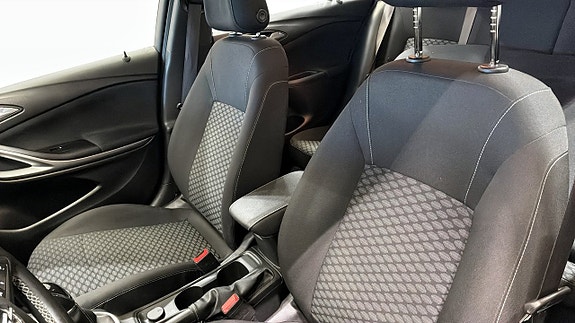Opel Astra 8 of 12