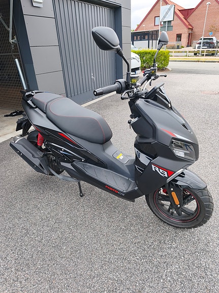 Motocr R9 Naked 3 of 12