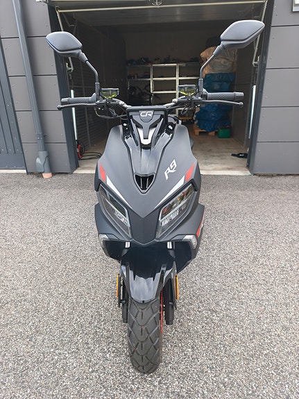 Motocr R9 Naked 2 of 12
