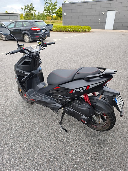 Motocr R9 Naked 6 of 12