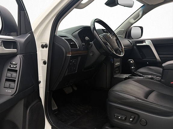Toyota Land Cruiser 11 of 30