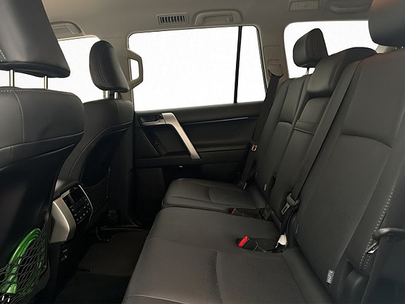 Toyota Land Cruiser 17 of 30