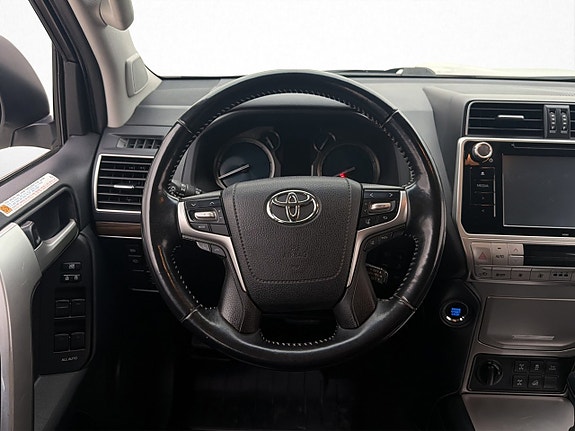 Toyota Land Cruiser 18 of 30