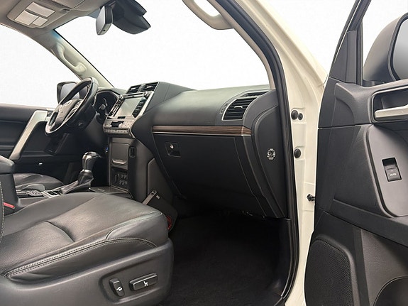 Toyota Land Cruiser 13 of 30