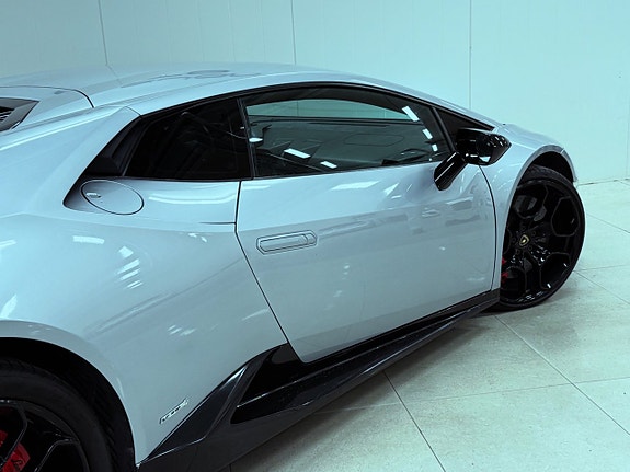Lamborghini Huracan 5 of 14