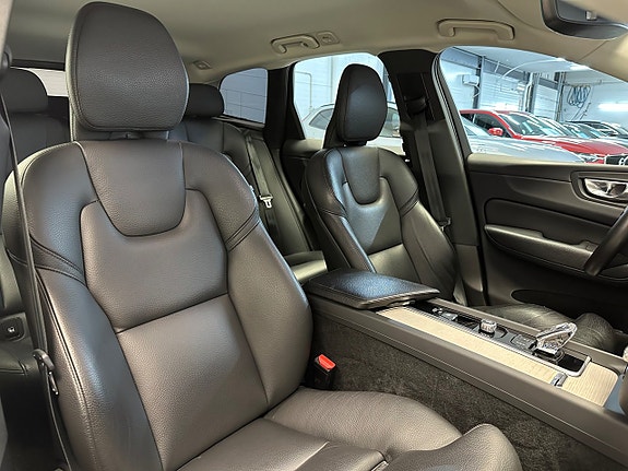 Volvo XC60 15 of 30