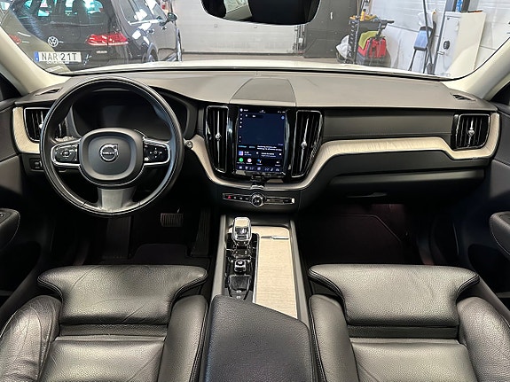 Volvo XC60 11 of 30