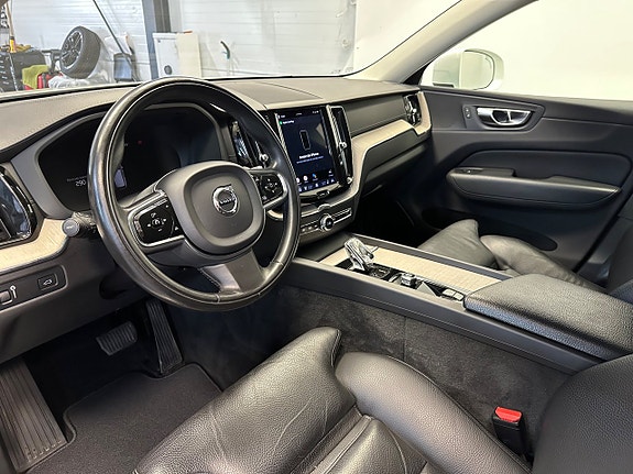 Volvo XC60 12 of 30